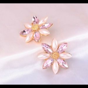 Pink flower earrings 🌸